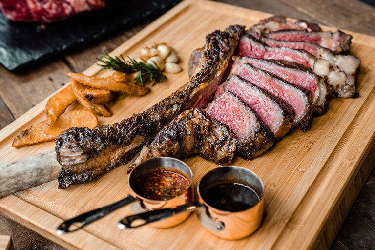 Tomahawk Steak na Brasa com Vinagrete de Laranja – Novilho Premium